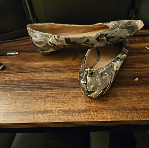 2 Lips Too Flats - Picture 2 of 4